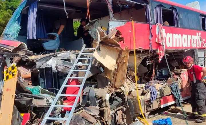 Tragedia en Brasil: al menos 11 muertos y casi 50 heridos en un choque