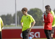 Álex Oyón, en tierra de nadie en el Sporting