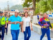 Gobernadora inspeccionó trabajos la plaza Bolívar de El Callao