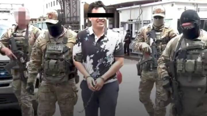 Revelan video de Julio César Chávez Jr. esposado para repatriarlo a México