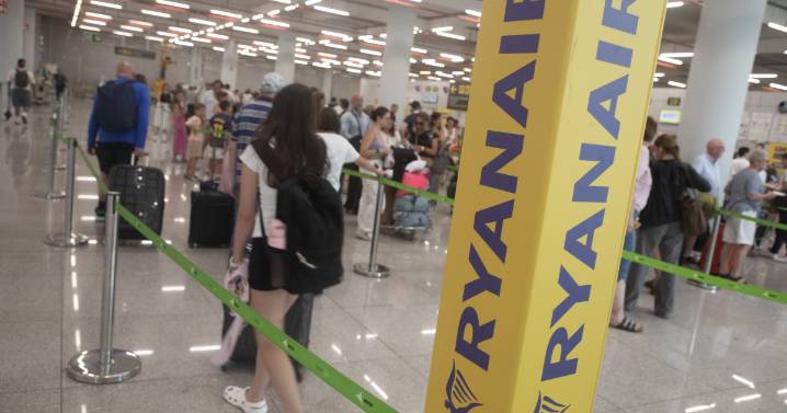 Ryanair premiará con 2,5 euros a sus empleados por cada maleta de mano que incumpla las medidas