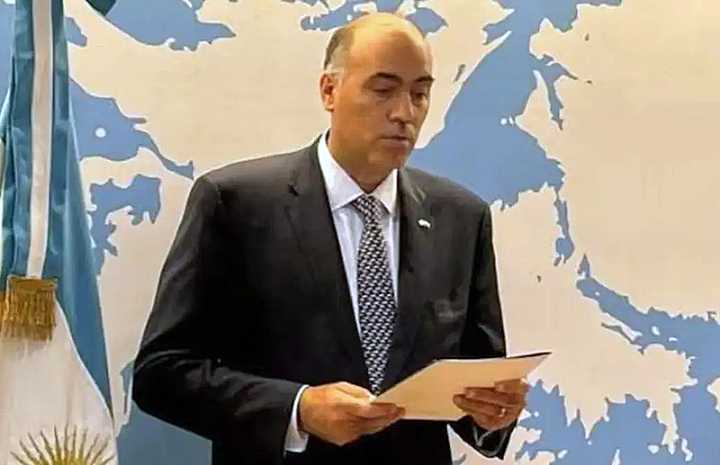 “¡Viva el Rey!”: el grito del Embajador argentino en España en un acto por San Martín