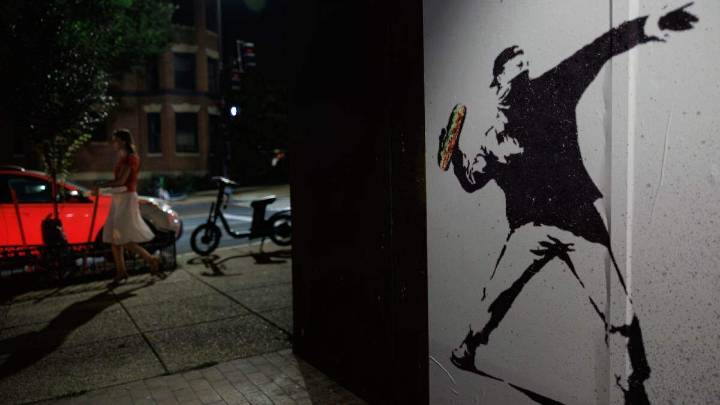 Grand Jury Declines To Indict Man Who Threw Sandwich At Federal Officer