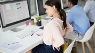 ¿Sentado erguido todo el día? Mejora tu postura de forma sencilla