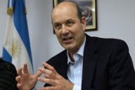 Sturzenegger relativizó la importancia de la Anmat: "A veces el Estado es el que te crea los riesgos"