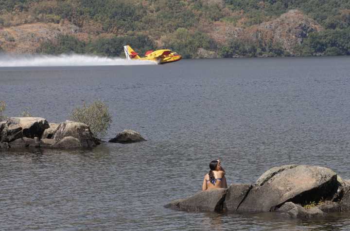 El incendio de Porto (Zamora) llega a La Baña (León)