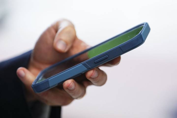 Back-to-school cellphone plans offer choice, discounts as students leave the nest