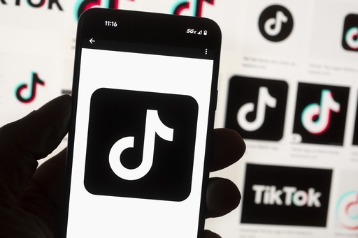 Trump says he’ll keep extending TikTok shutdown deadline