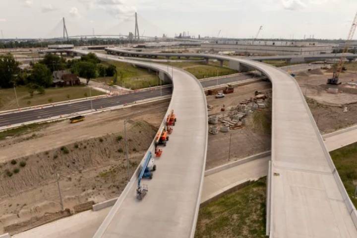 Could Gordie Howe bridge not open until 2026?