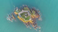 Ponen a la venta isla galesa con un fuerte del siglo XIX