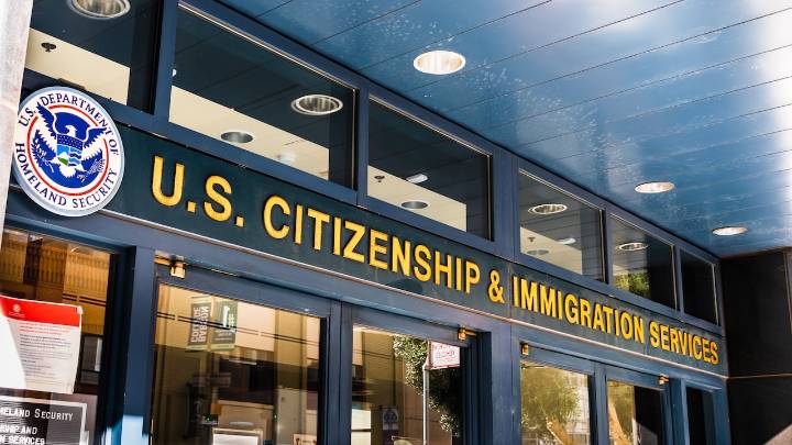 ¿Qué son las ‘verificaciones vecinales’ que EE. UU. exige a estos inmigrantes? Consulte cómo le afecta