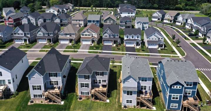 Weekly mortgage refinancing demand shoots 23% higher, with riskier loans making a comeback