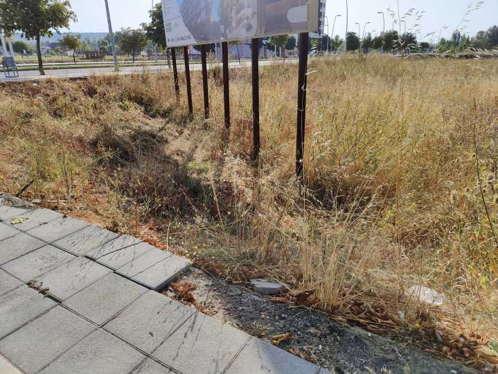 La lucha de un vecino logra que se vallen 62 solares en León con «un desnivel peligroso»