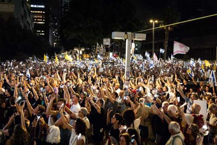 Al menos 350 mil protestan en Tel Aviv; piden a Israel aceptar acuerdo para liberar rehenes en Gaza