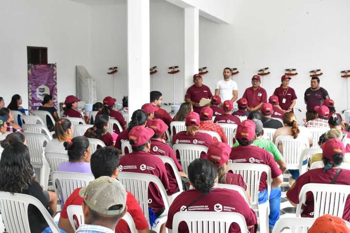 BIENESTAR ENTREGA DE KITS DE LIMPIEZA Y APOYOS PARA REMODELAR ESPACIOS PÚBLICOS EN COMUNIDADES DE HOPELCHÉN