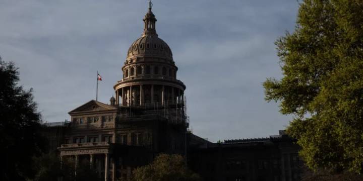 Governor Abbott threatens to remove missing Democrats from Texas House membership