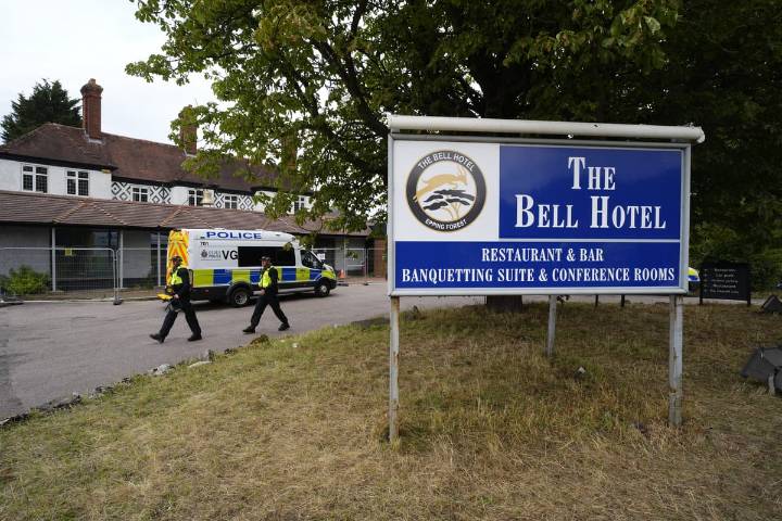 Judges overturn High Court order to clear asylum seekers from Epping's Bell Hotel in bombshell ruling