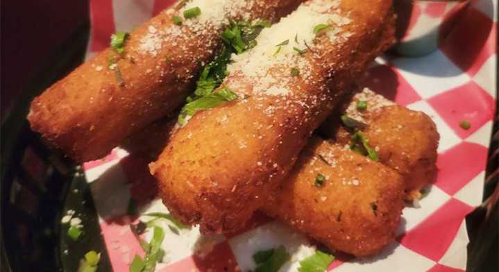 Killer mozzarella sticks and marinara at Vera’s