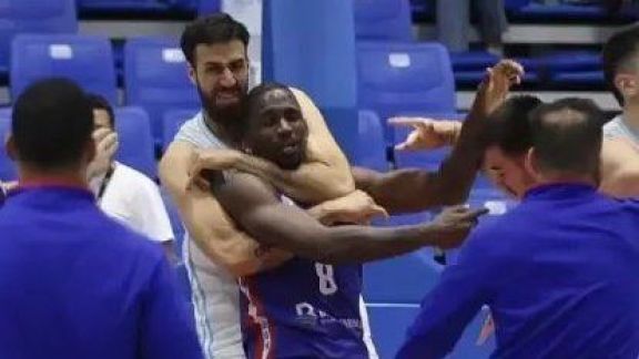 Duras sanciones para Argentina y República Dominicana tras la feroz pelea que protagonizaron en la Americup