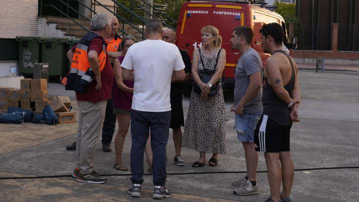 8.200 personas siguen desalojadas por los incendios de Castilla y León: "Deben seguir las instrucciones de las autoridades"
