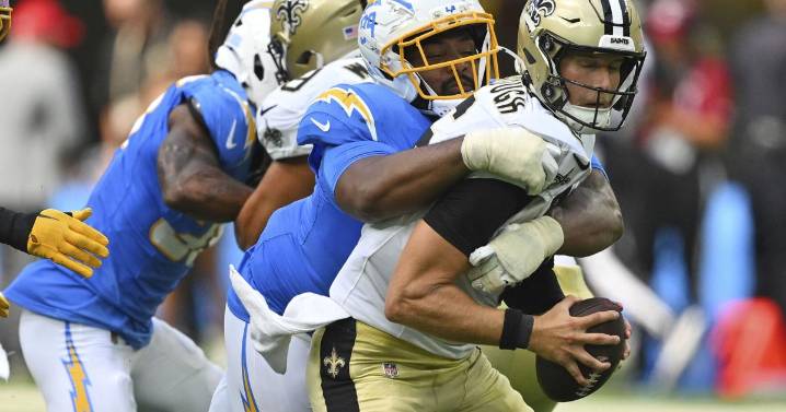 Chargers' defense shines in 27-13 win over Saints with pick