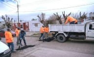Continúa el arreglo de calles en Rawson para mejorar la circulación