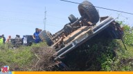 Vuelco de camioneta deja cuatro lesionados en Tacuato