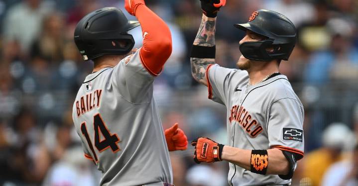 Giants celebrate the new McCovey Chronicles with a blowout win