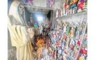 Encienden veladoras por ‘Día de la Santa Mμεr†ε’