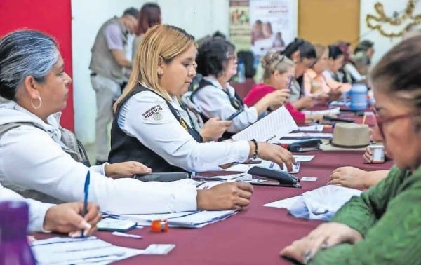 Se registran adultas mayores en pensión federal