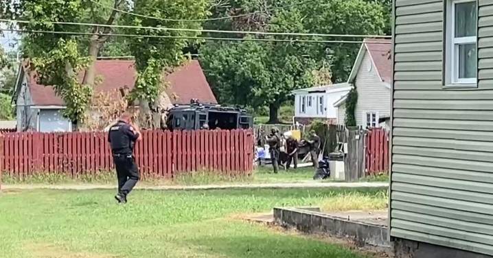 One in custody after law enforcement surrounds home in Herrin