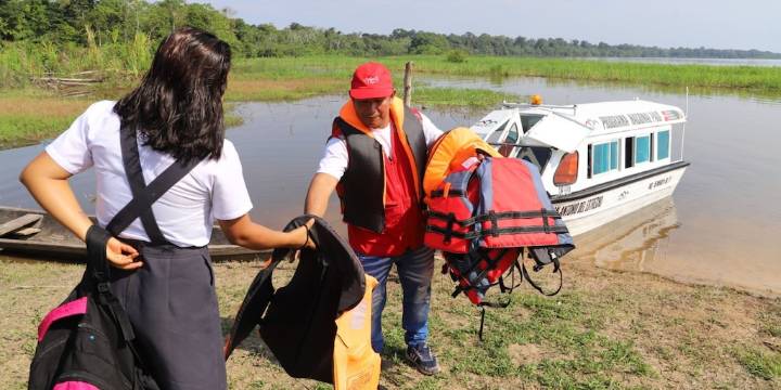 Midis facilita transporte fluvial para más de 320 escolares en comunidades nativas y zonas de frontera