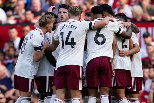 Arsenal wins 1-0 at Man United as Chelsea held by Palace in Premier League