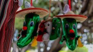 Comerciantes buscan espacios para venta de artículos patrios