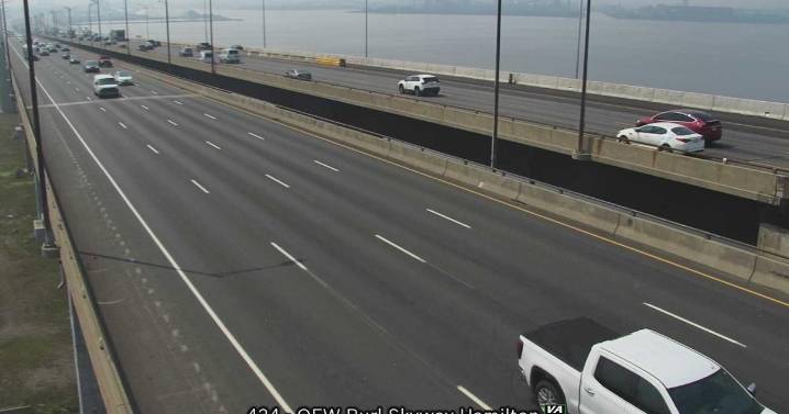 ‘Construction on the QEW’: Lane closures on Niagara-bound Burlington Skyway this weekend