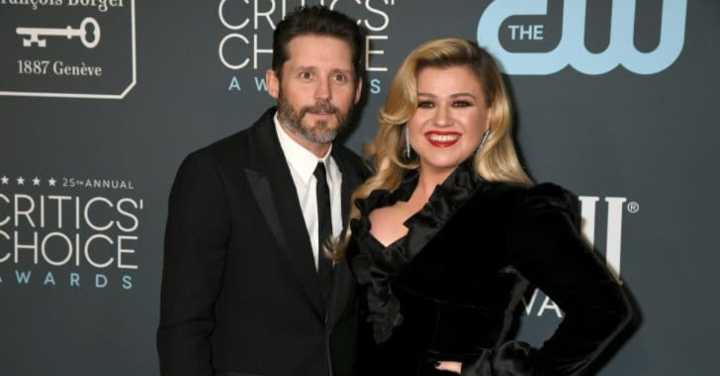Experts Weigh In On Dangerous ‘Black Tumor Cancer’ That Took The Life Of Kelly Clarkson’s Ex