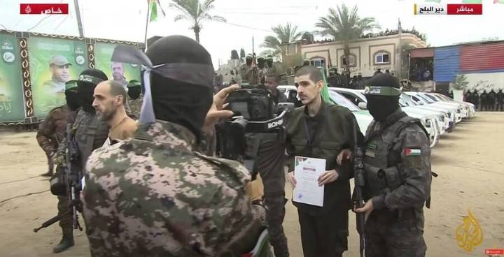 Familiares de rehenes protestan en Israel y exigen alto el fuego para liberación
