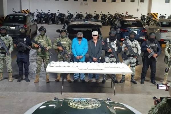 Detienen a 2 en Morelos con 40 paquetes de metanfetamina