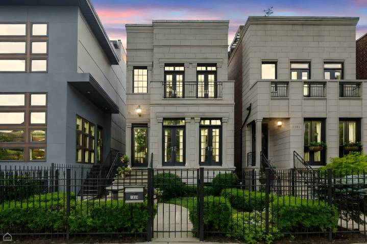 West Town 4-bedroom home with sunken air tub: $1.4M