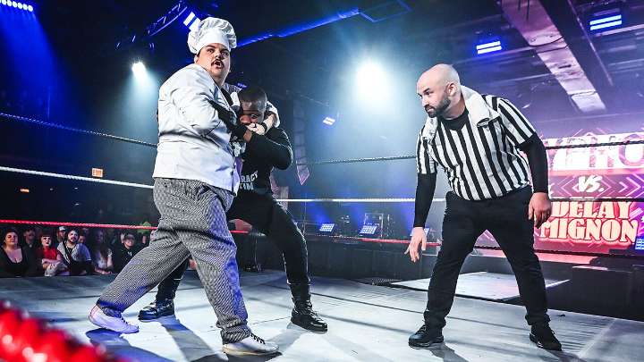 What pro wrestlers in Chicago say about America