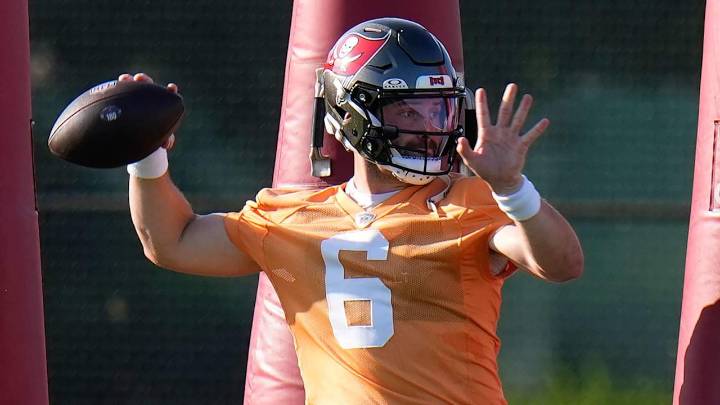 NFL news roundup: Buccaneers' Baker Mayfield day to day with hand contusion; Dolphins sign QB