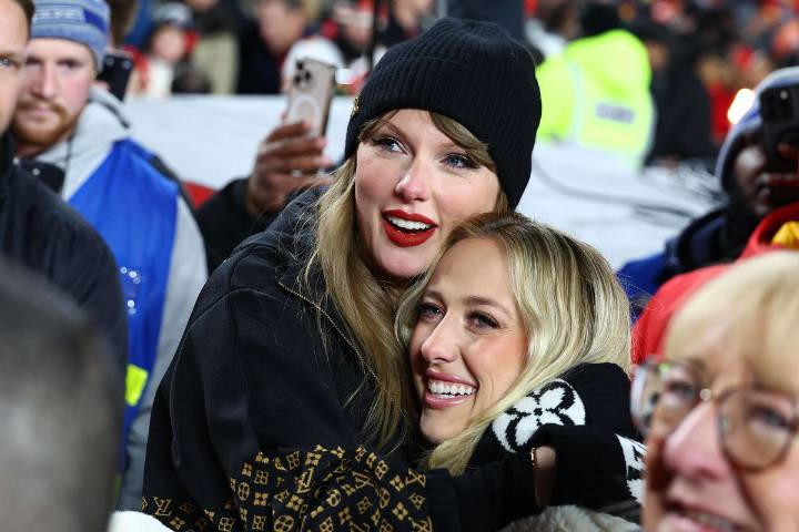 Brittany Mahomes’ 4-Word Message for Taylor Swift After Travis Kelce Facetimed Patrick Mahomes’ Wife