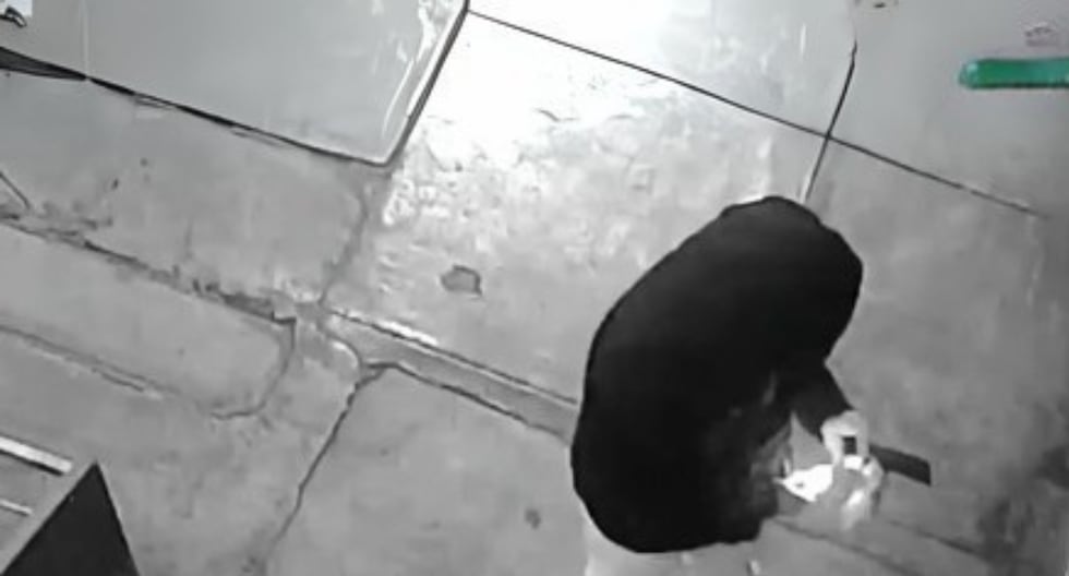 Comas: Detonan explosivo en casa de cantante de salsa | VIDEO Delincuente reventó una ‘bomba trueno’ en vivienda del salsero Coti Loyola, en Comas.