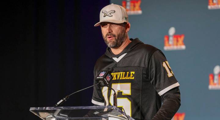 Eagles Injury News: Nick Sirianni Stays Silent on QB’s Return Date After Finger Issue Coach Nick Sirianni keeps his lips tight shut as the QB's return date remains questinable after injury issues. Pri