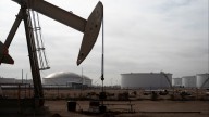 Oil Settles Higher as Traders Await Trump Statement on Russia