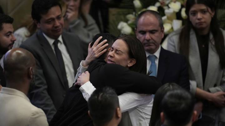 Colombian senator and presidential hopeful dies 2 months after shooting