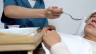 Hidratación y nutrición artificiales en la demencia: la opinión de un especialista en ética