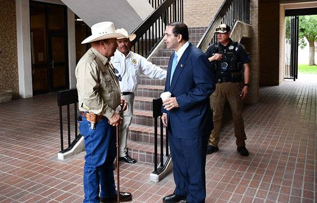 Congresista Cuellar podrá traer beneficios al Sheriff en Eagle Pass