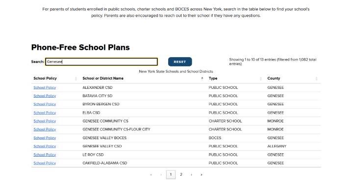 Website helps families see school smartphone policies