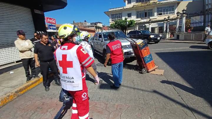 Atropellan a cargador del mercado Revolución y resulta lesionado
